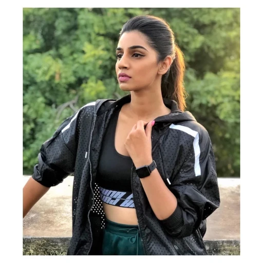 Sanjana Ganesan Net Worth